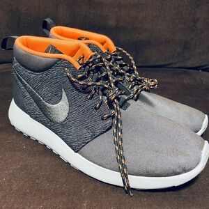 NEW Nike Roshe Run Mid QS London Mens Size 9 US Sneakers Smoke Cool Gray Granite